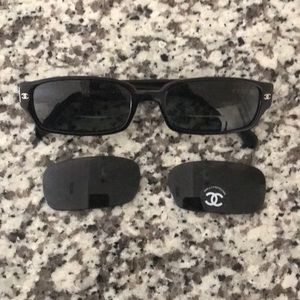 Chanel sunglasses w/ diamond quilted sides black